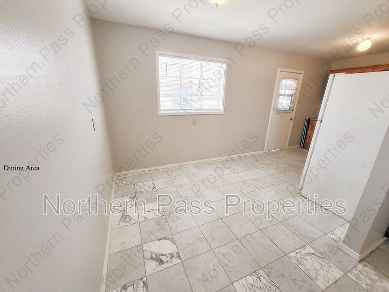 1421 Saint Johns Dr #6 - Photo 4 of 9