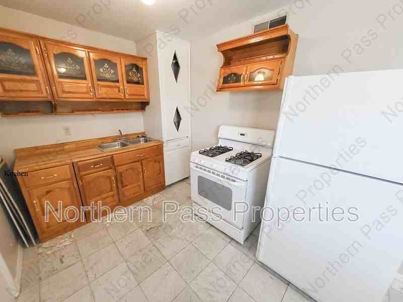 1421 Saint Johns Dr #6 - Photo 5 of 9