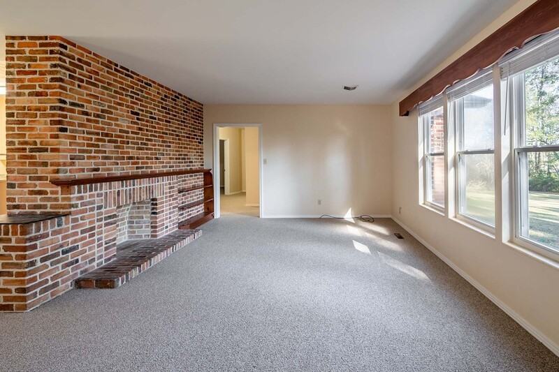 2818 Lakeshore Dr - Photo 2 of 22