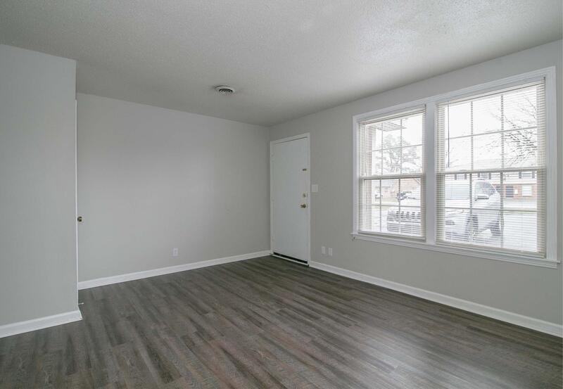 812 812 #B - Photo 3 of 16