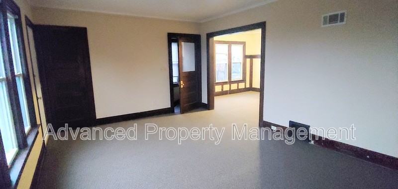 1425 N 47th St - Photo 3 of 18