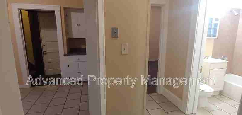 1425 N 47th St - Photo 4 of 18