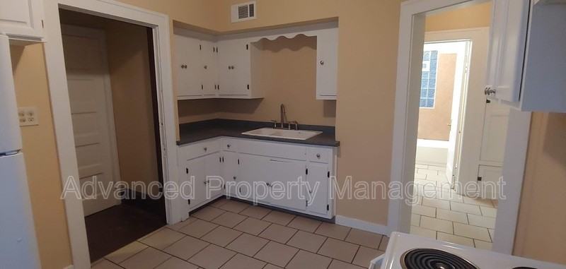 1425 N 47th St - Photo 7 of 18