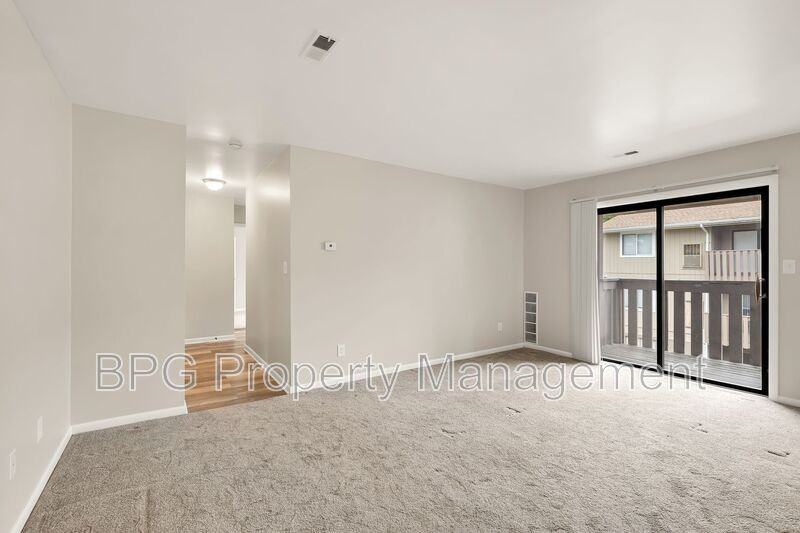 129 Green St #5 - Photo 2 of 27