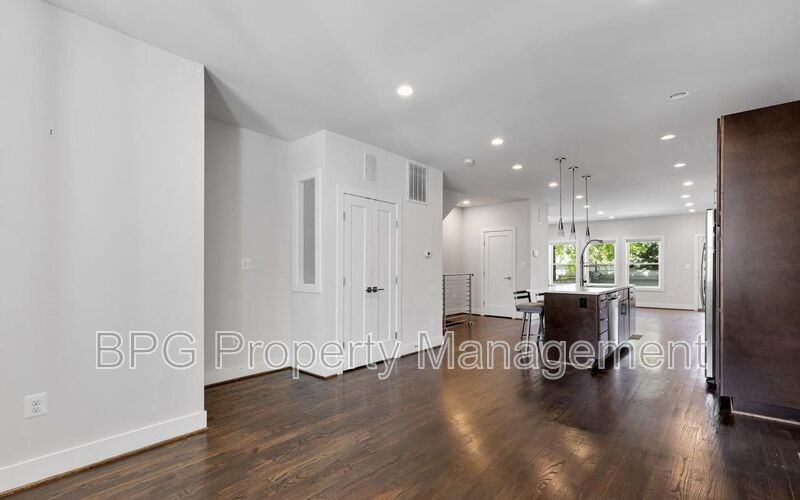 4122 5th St Nw #1 - Photo 4 of 21