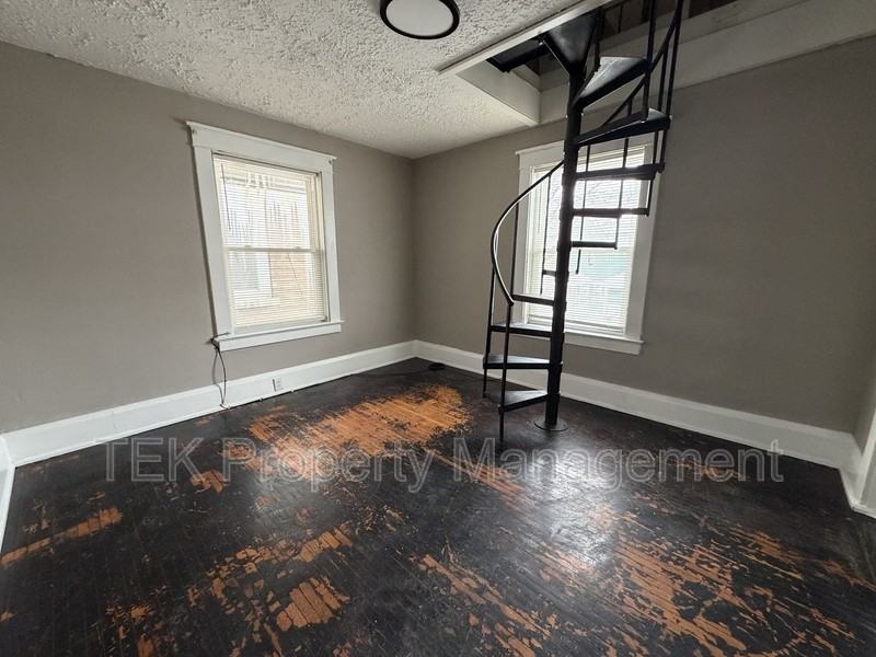 355 Broadway #3 - Photo 2 of 5