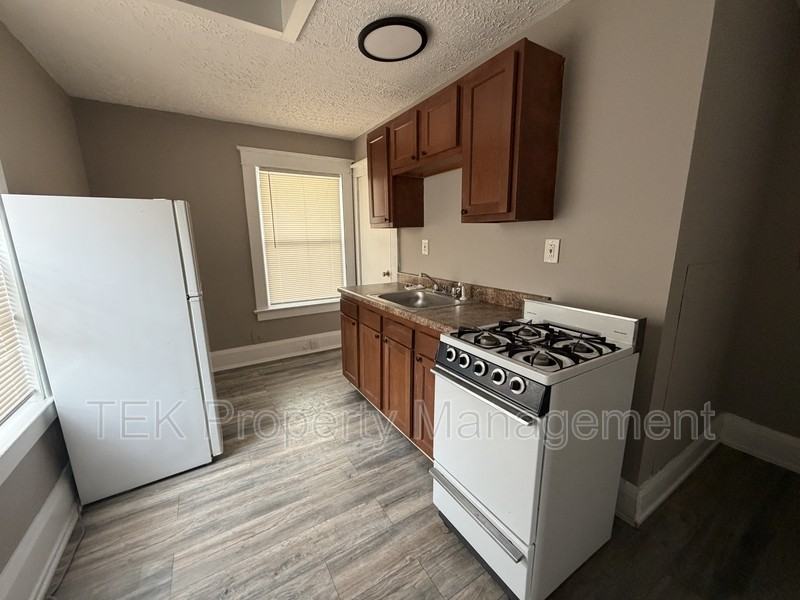 355 Broadway #3 - Photo 3 of 5