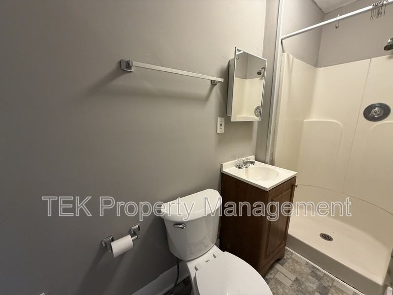 355 Broadway #3 - Photo 4 of 5