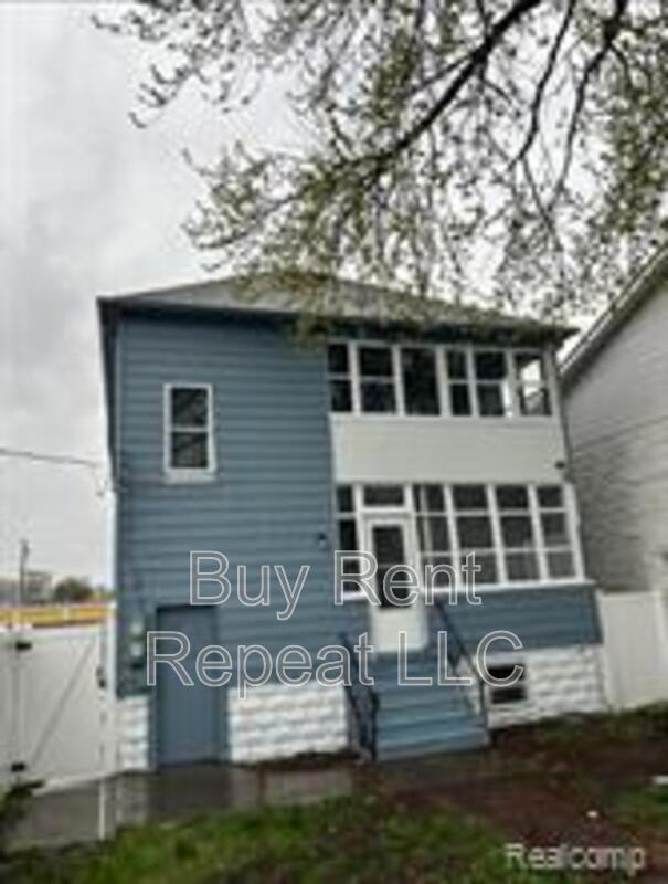 320 Hudson St - Photo 2 of 23