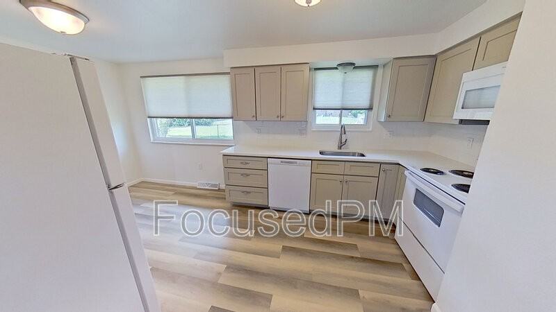 4675 Holland St - Photo 7 of 19