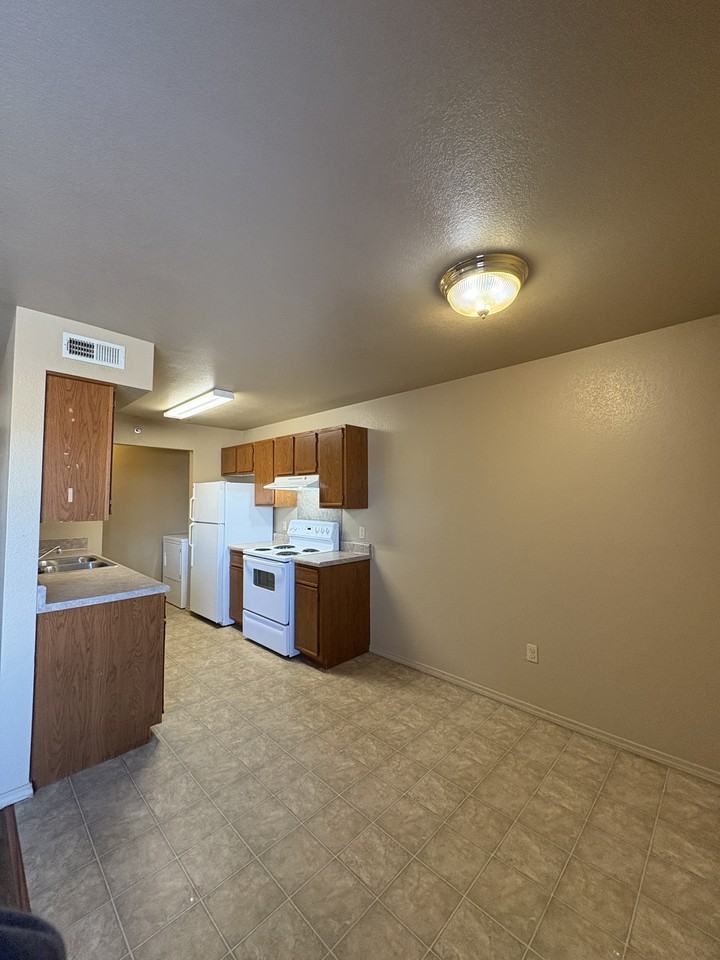 Huntington Chase Apartments - Photo 4 of 44
