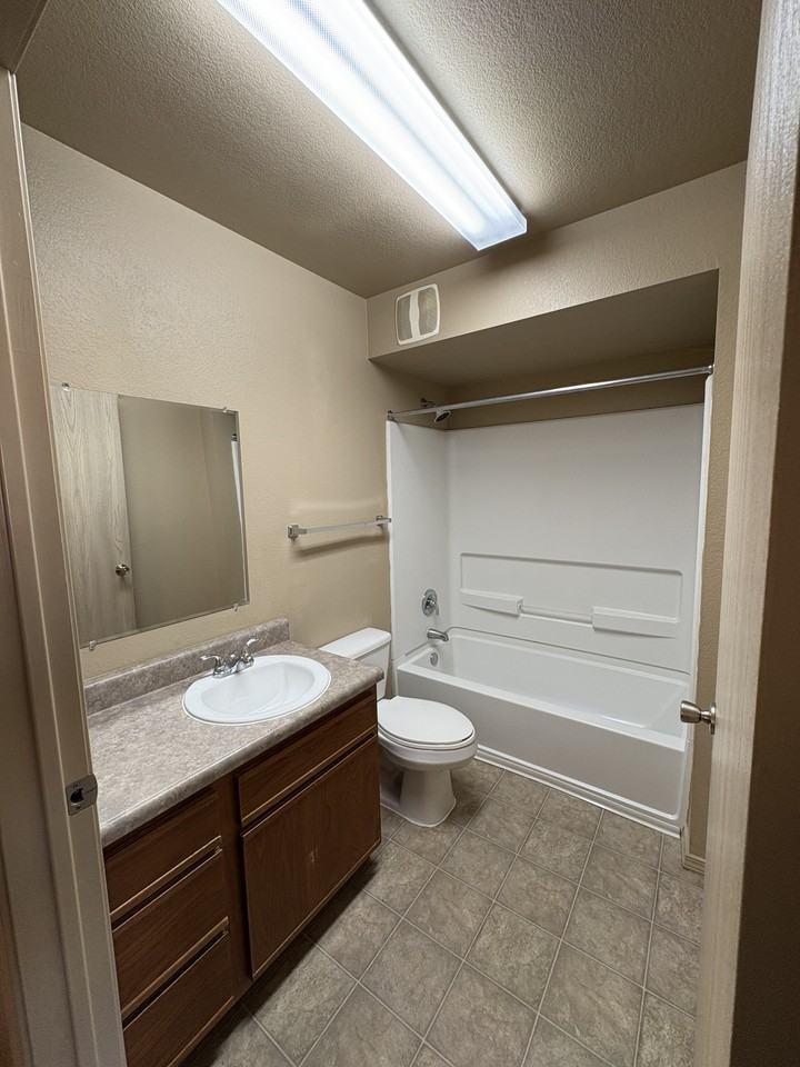 Huntington Chase Apartments - Photo 7 of 44