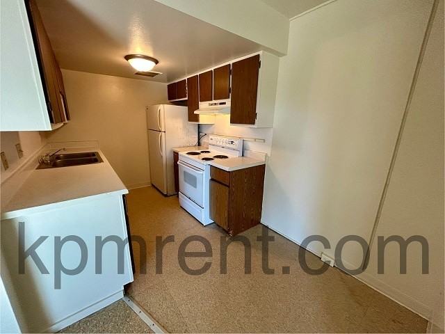 Stardust Apartments - Photo 7 of 31