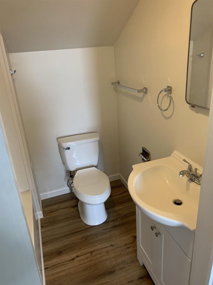 214-216 N Queen St - Photo 3 of 5