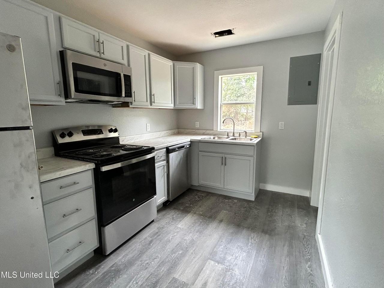 2619 18th Ave - Photo 3 of 9