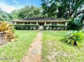 featured image of 2329 Greenway Dr