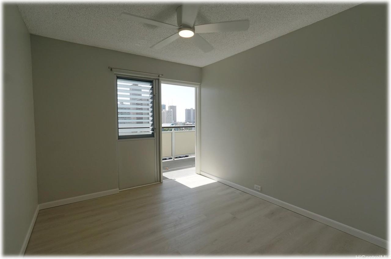 509 University Ave #1004 - Photo 5 of 21