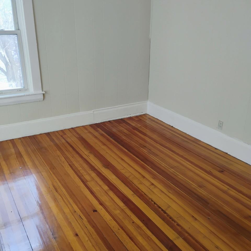 107 Ames St - Photo 5 of 10