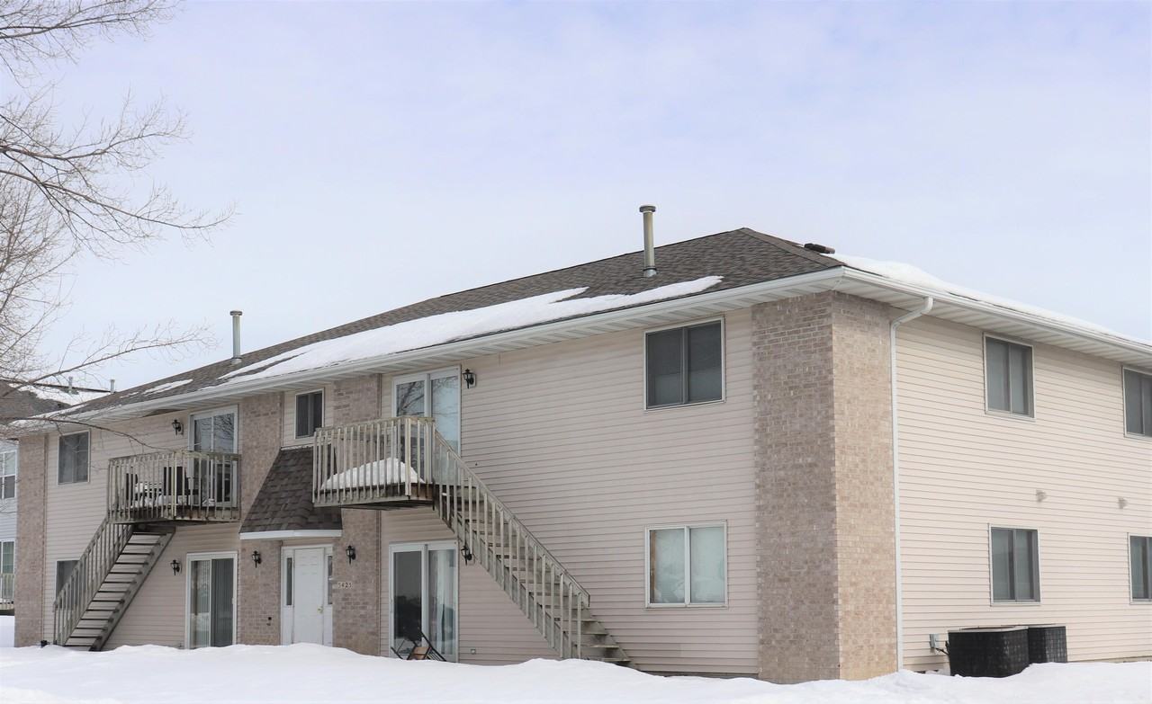 3517 Queen Dr - Photo 3 of 10