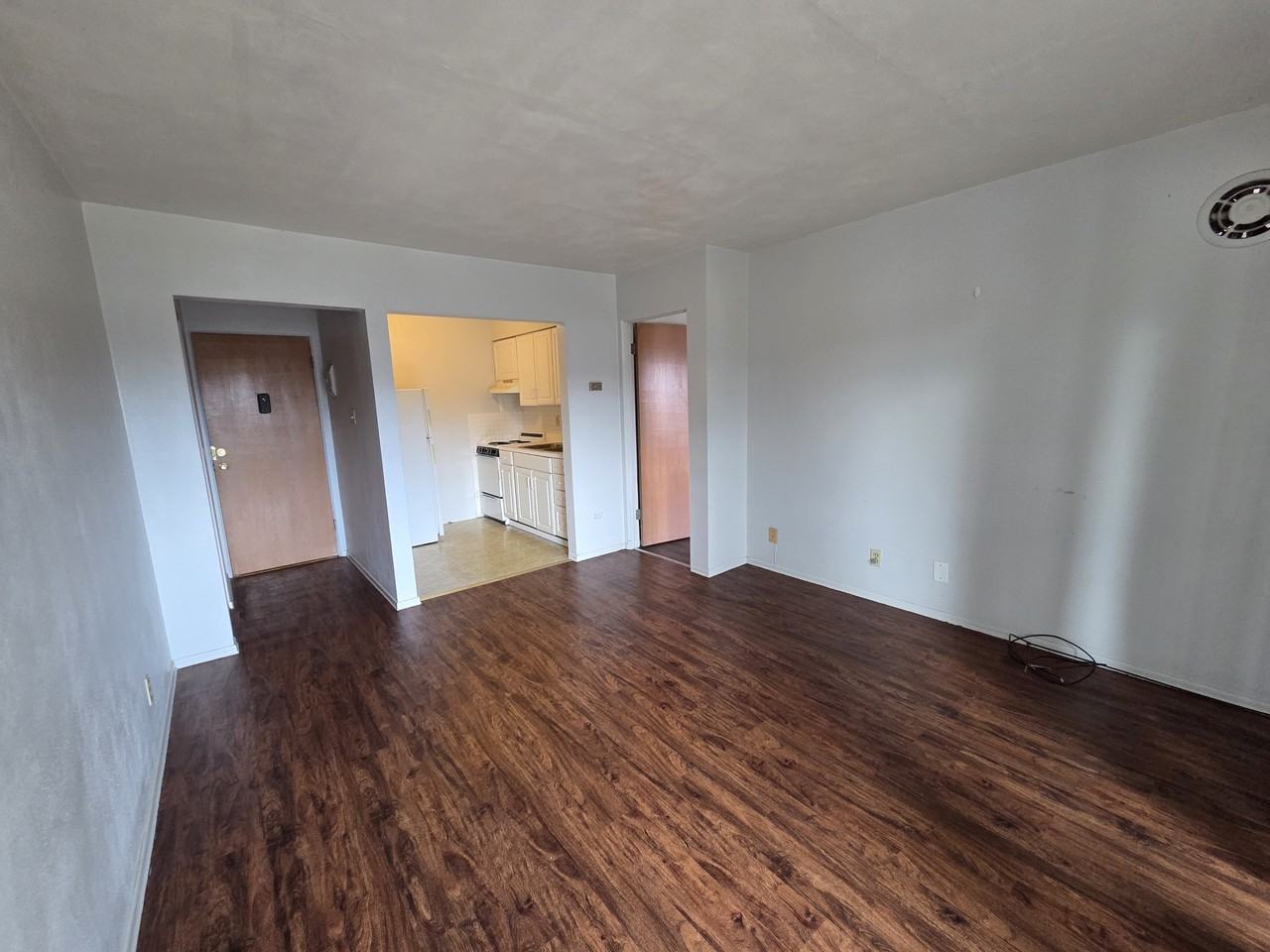 2727 Hampton Avenue - Photo 2 of 6