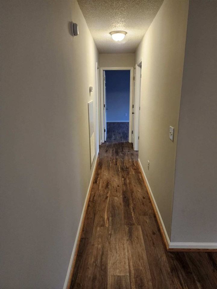 Cambridge Apts - Building 4 - Photo 2 of 3