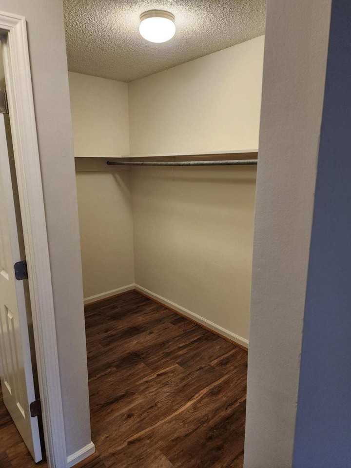 Cambridge Apts - Building 4 - Photo 3 of 3