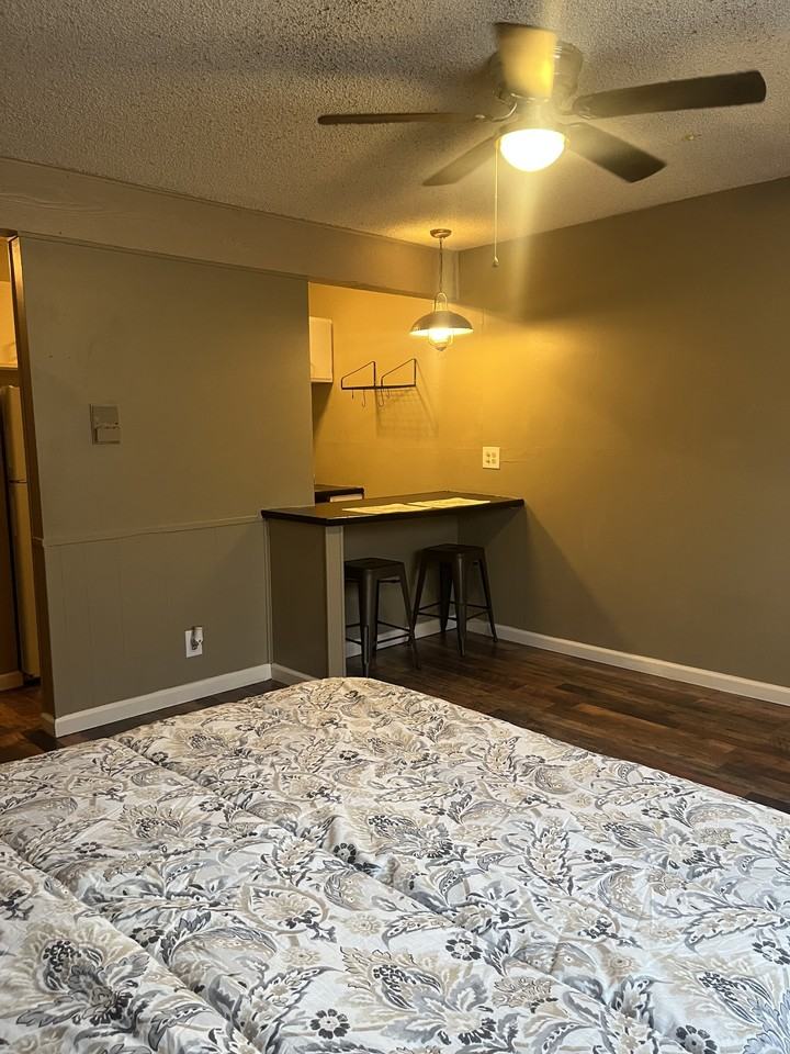 901 Southwest Tyler Street - Photo 2 of 24