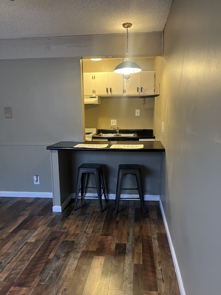 901 Southwest Tyler Street - Photo 3 of 24