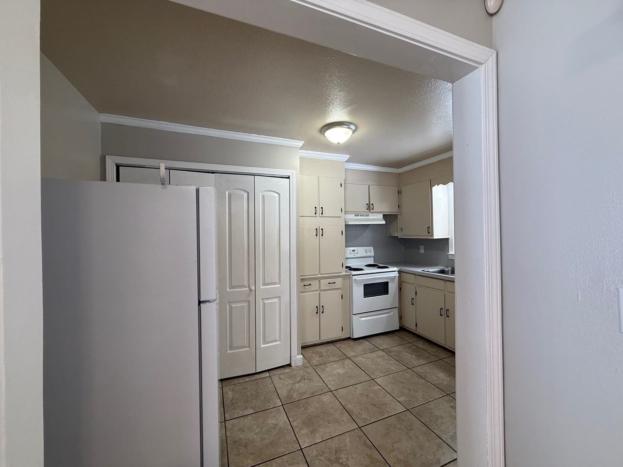 Raeford Avenue - Photo 4 of 8