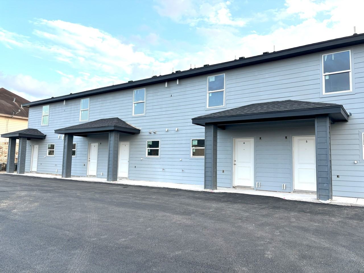 2010 Graham Avenue - Photo 2 of 2