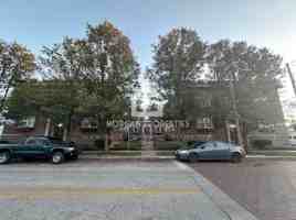 featured image of 1231 W Walnut St