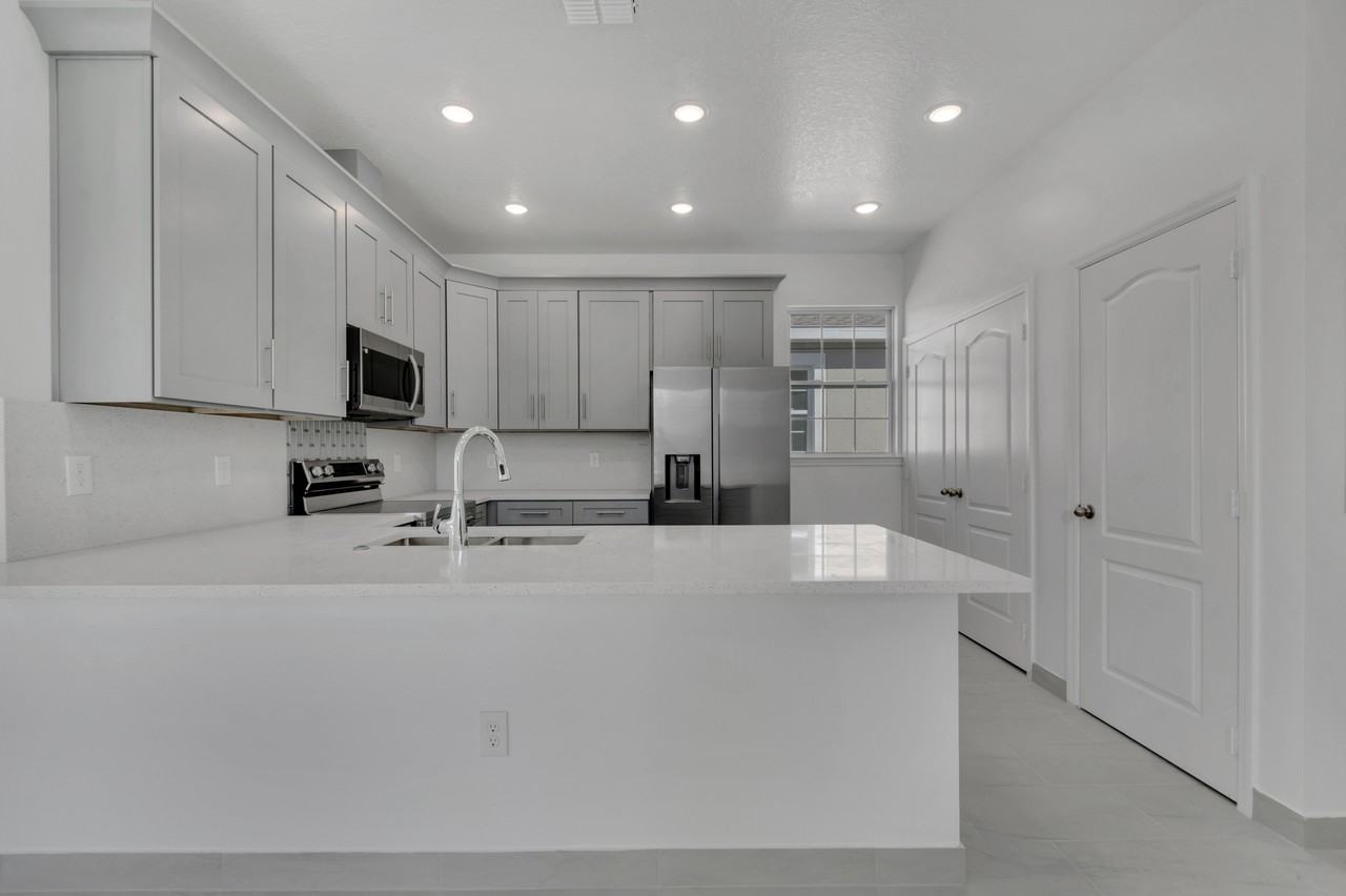 1305 N Lavon Ave #1305 - Photo 3 of 29