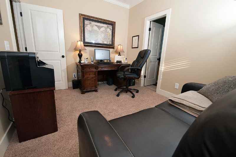 125 Camden Pl - Photo 6 of 9