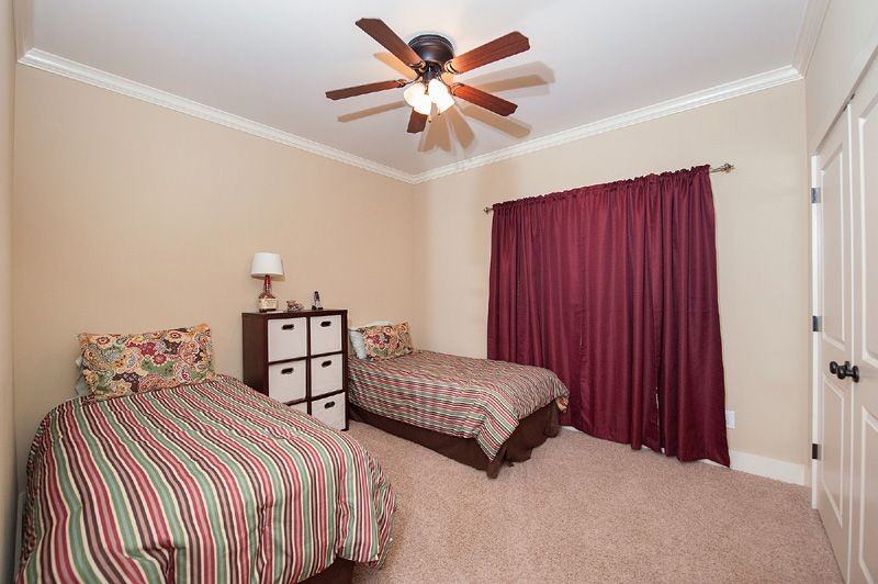 125 Camden Pl - Photo 7 of 9