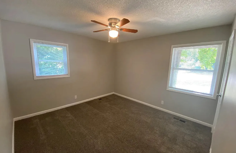 318 N Pleasant Hill Rd - Photo 3 of 9