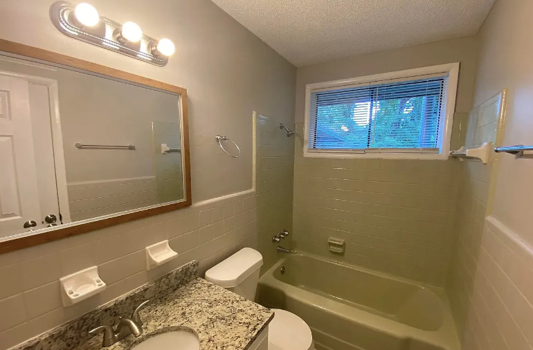 318 N Pleasant Hill Rd - Photo 7 of 9