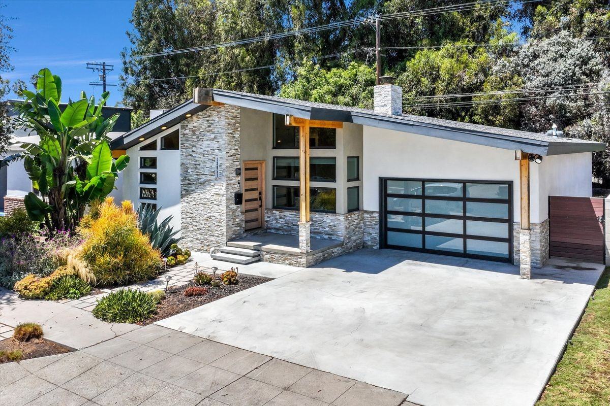 12057 Alberta Dr - Photo 2 of 32