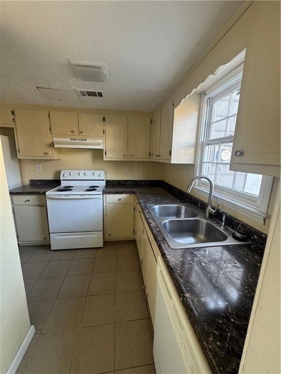 1028 Jeanette Ln - Photo 5 of 8