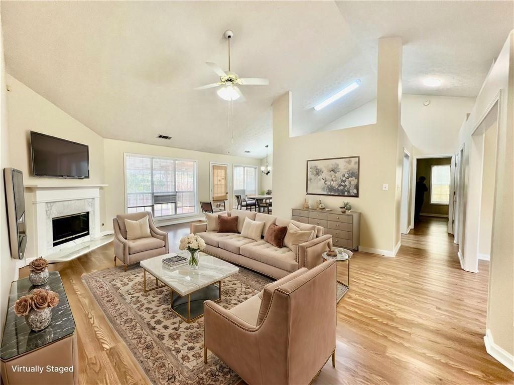 3287 Crossfield Ln - Photo 2 of 27