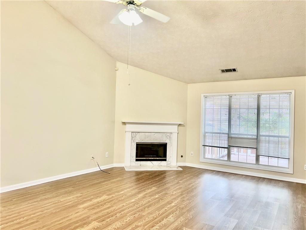 3287 Crossfield Ln - Photo 5 of 27