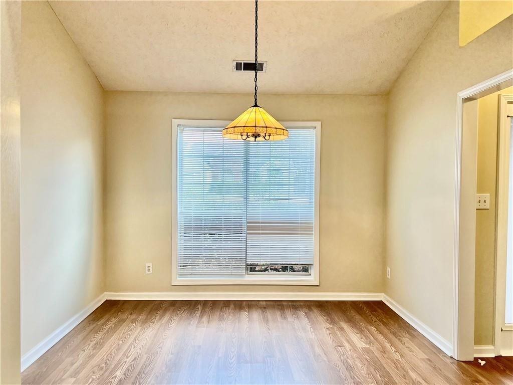 3287 Crossfield Ln - Photo 7 of 27