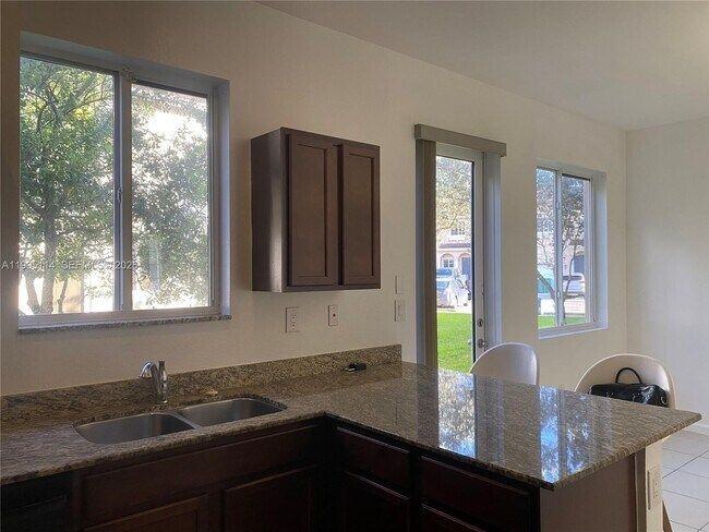 21479 Nw 14th Ct - Photo 5 of 14