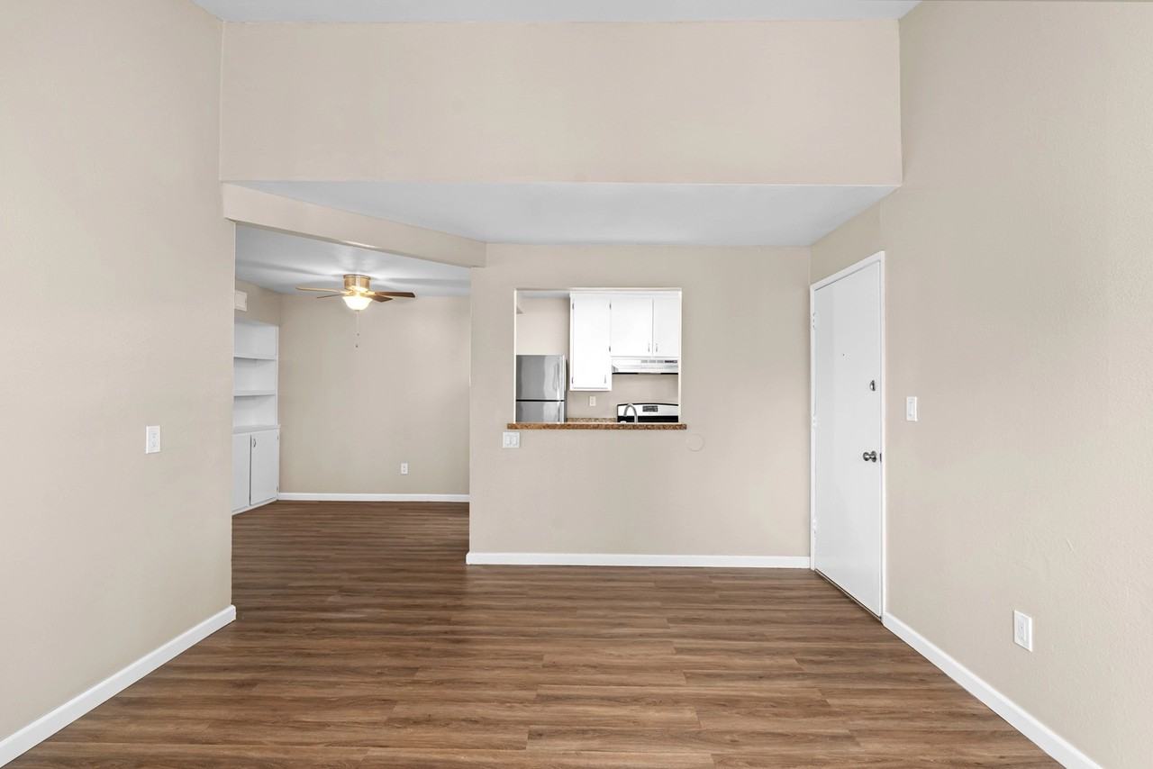 Menlo Pointe - Photo 5 of 47