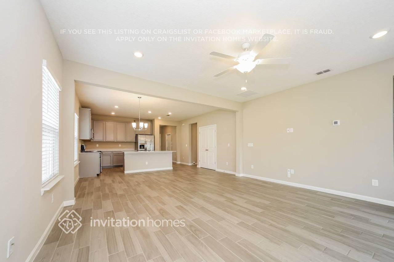 11243 Oyster Creek Rd - Photo 3 of 17