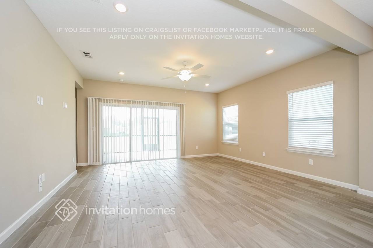 11243 Oyster Creek Rd - Photo 4 of 17