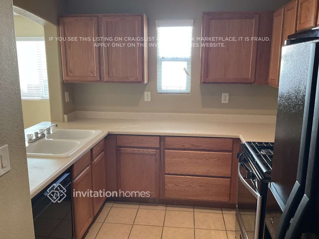 9274 Hollander Ave - Photo 3 of 10