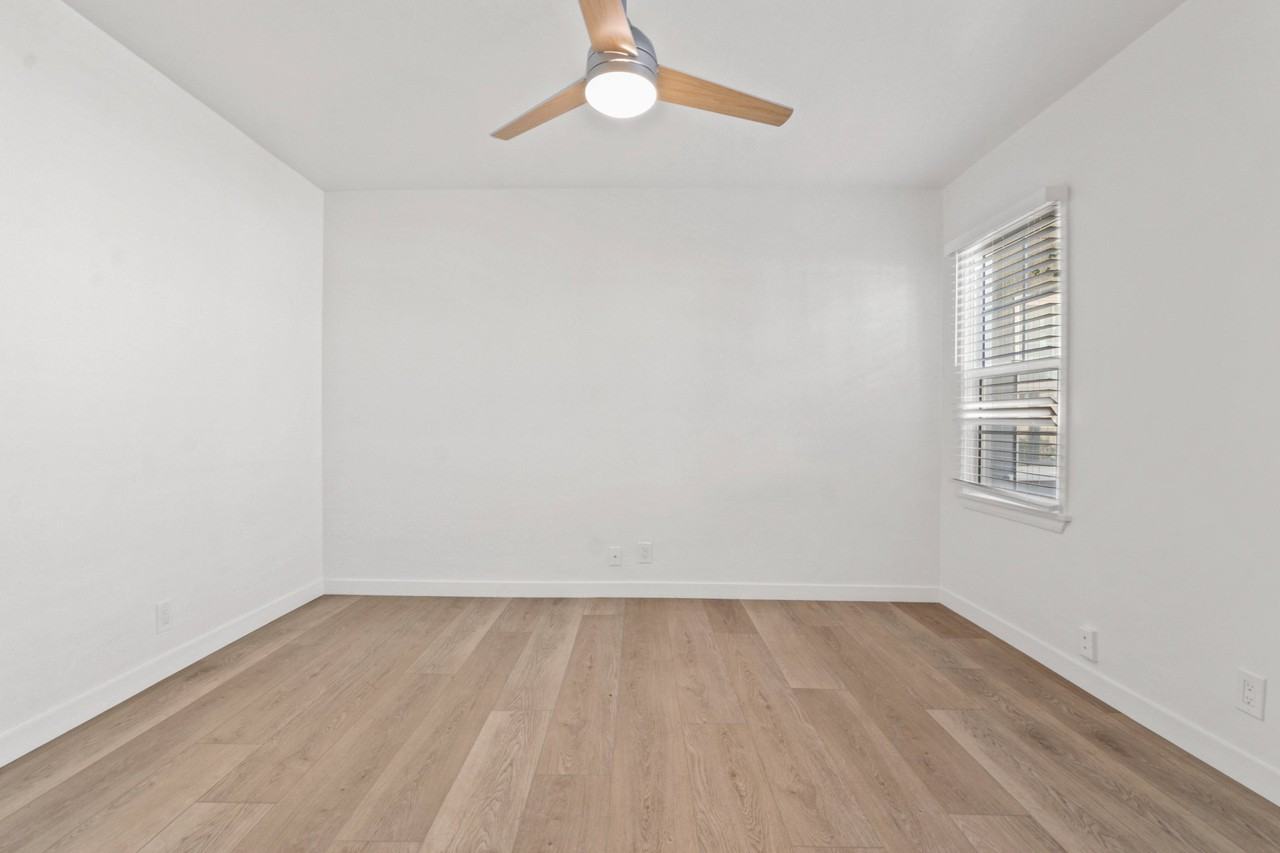 805 23rd Street - Photo 5 of 22