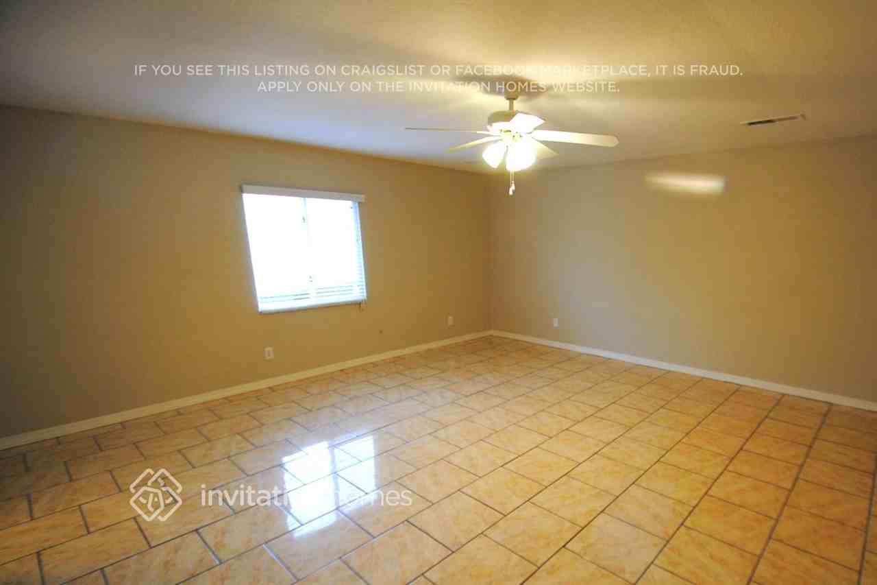 6755 W Catalina Dr - Photo 4 of 10
