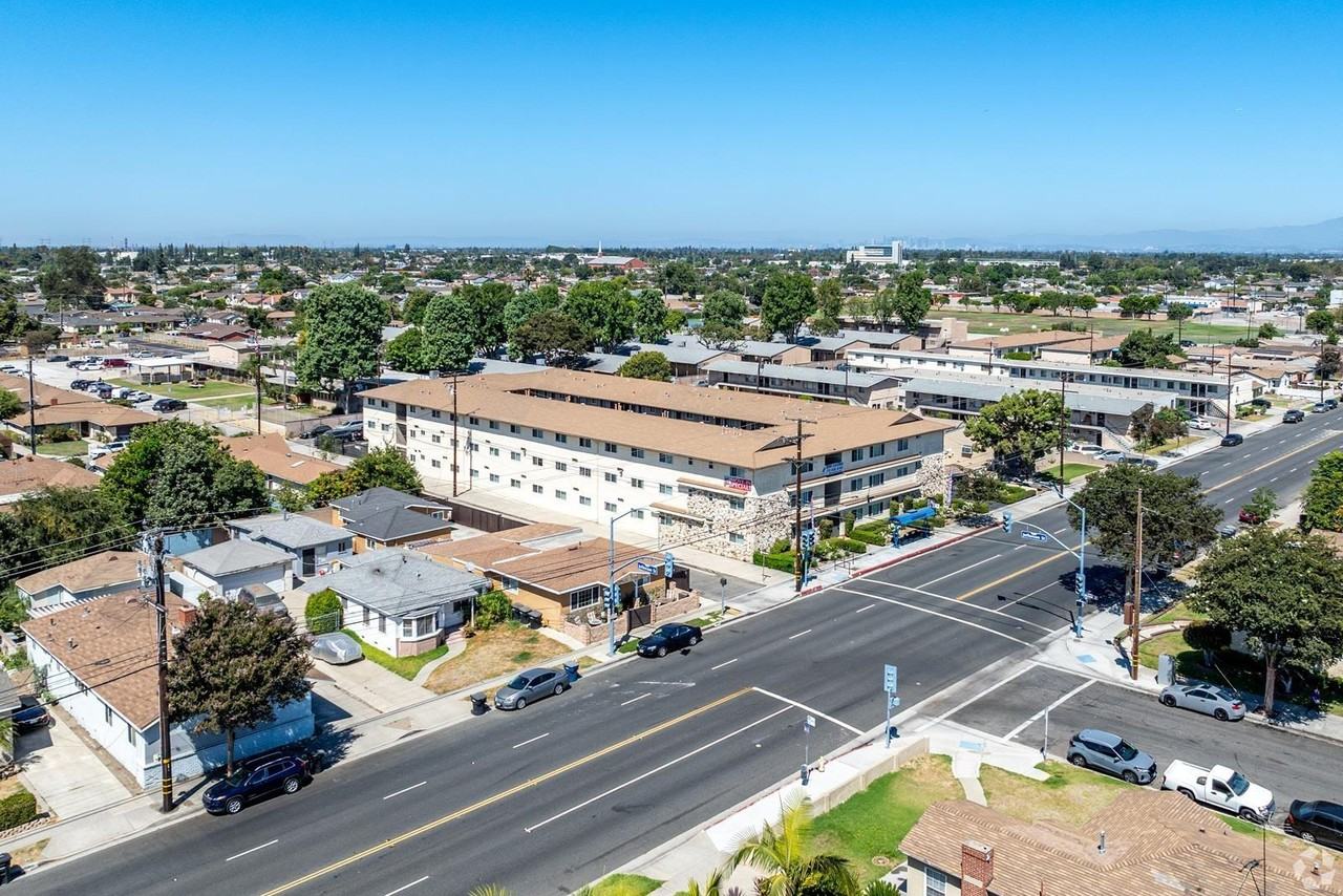 Somerset plaza - Photo 5 of 20