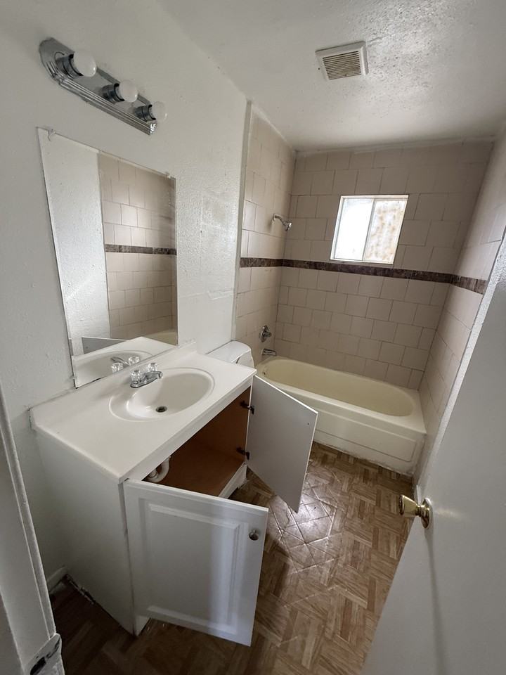 8445 Winkler Dr - Photo 3 of 15